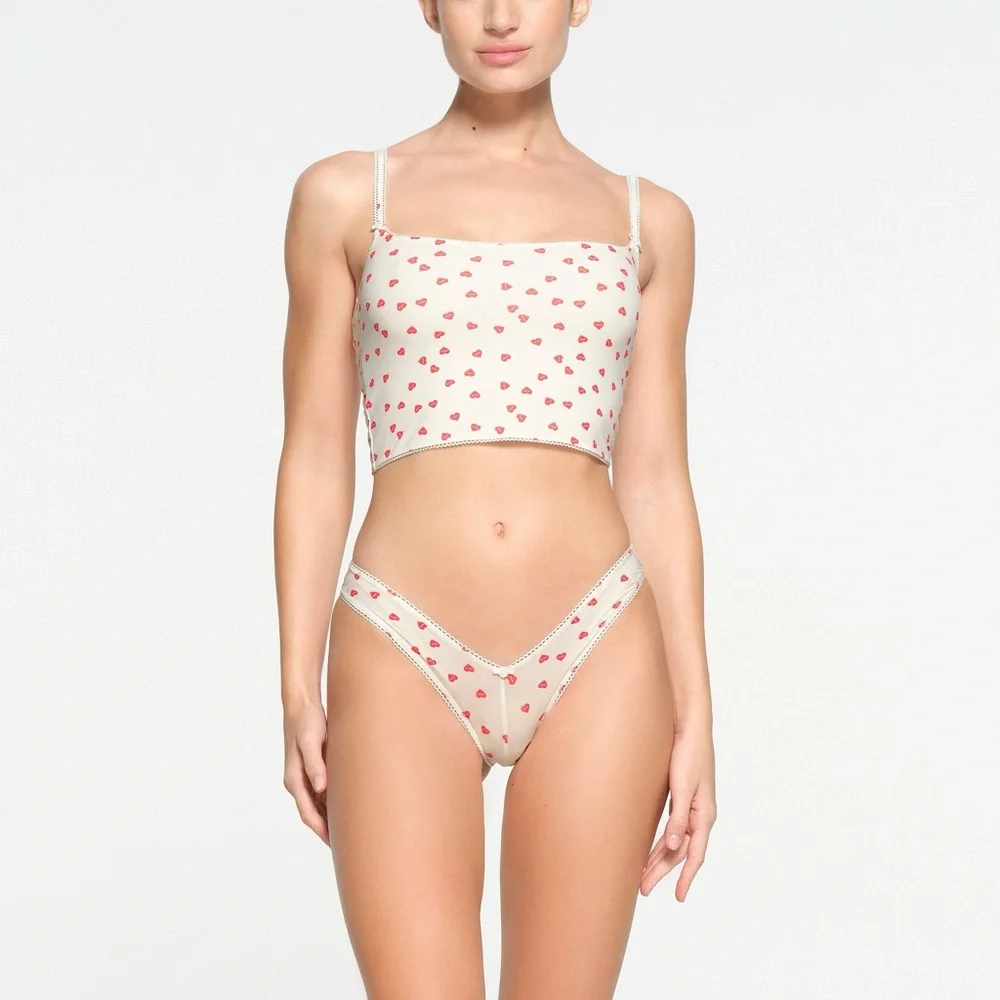 Skims NWT fits everybody cropped cami - ruby heart print Medium - Picture 2 of 7